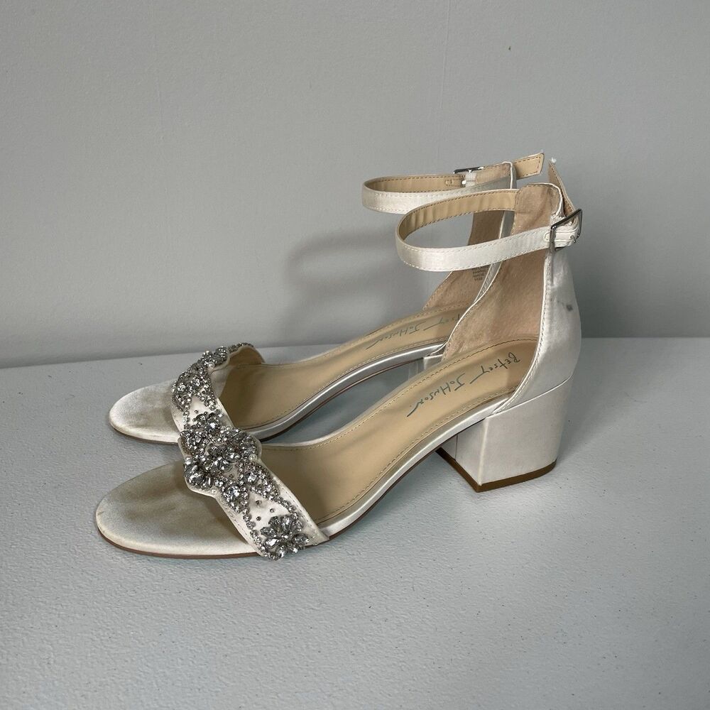 Betsey Johnson SB-Mel Block Heel Shoes Jeweled Satin Sandal Ivory Formal Size 9